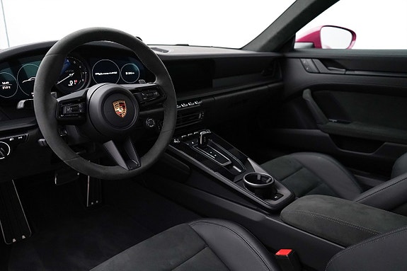 Porsche 911 Carrera 4 GTS 7 of 28