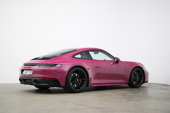 Porsche 911 Carrera 4 GTS 25 of 28