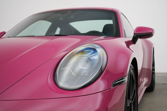 Porsche 911 Carrera 4 GTS 27 of 28