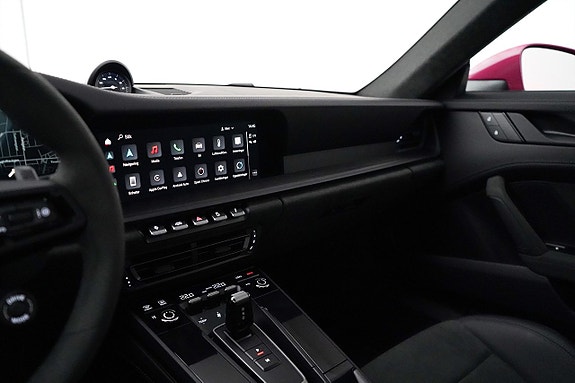 Porsche 911 Carrera 4 GTS 12 of 28