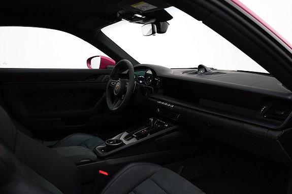 Porsche 911 Carrera 4 GTS 21 of 28