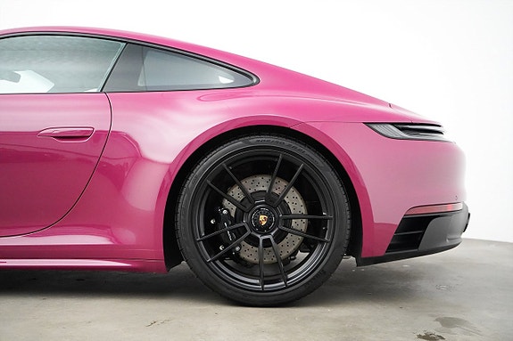 Porsche 911 Carrera 4 GTS 3 of 5