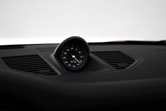 Porsche 911 Carrera 4 GTS 13 of 28