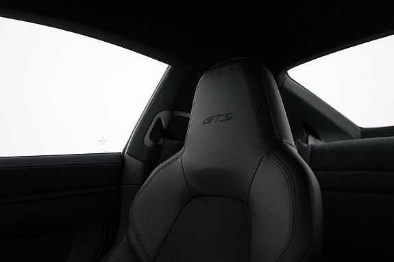 Porsche 911 Carrera 4 GTS 20 of 28