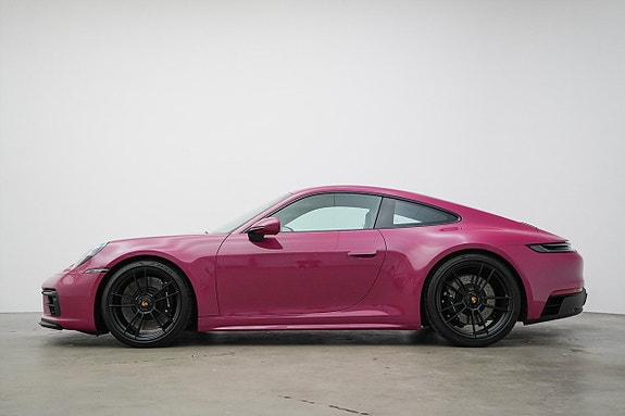 Porsche 911 Carrera 4 GTS 4 of 5