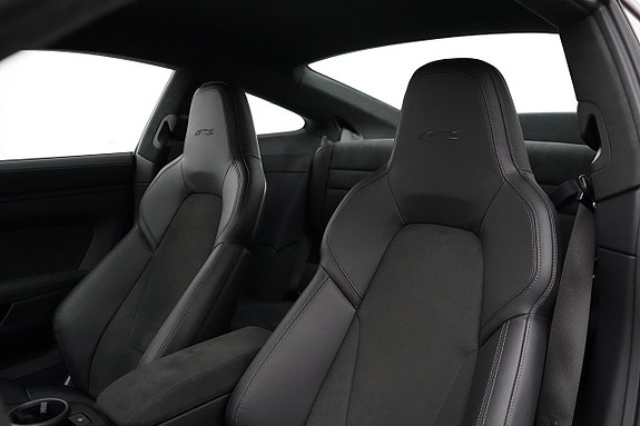 Porsche 911 Carrera 4 GTS 8 of 28