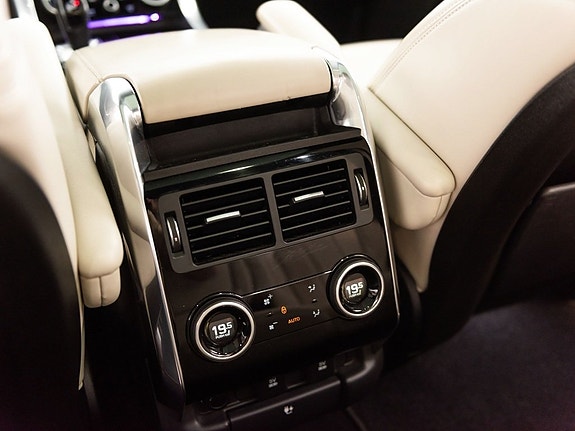 Land Rover Range Rover Sport 27 of 30