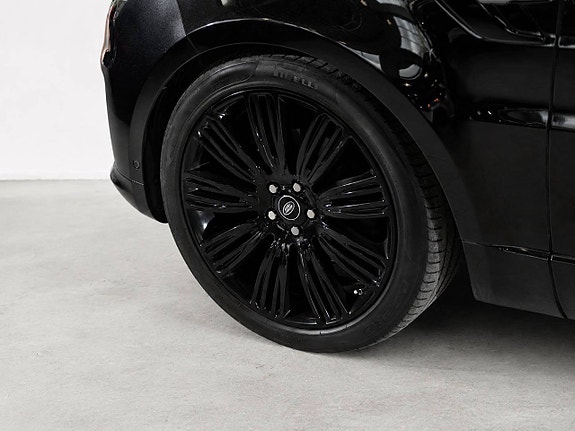 Land Rover Range Rover Sport 13 of 30