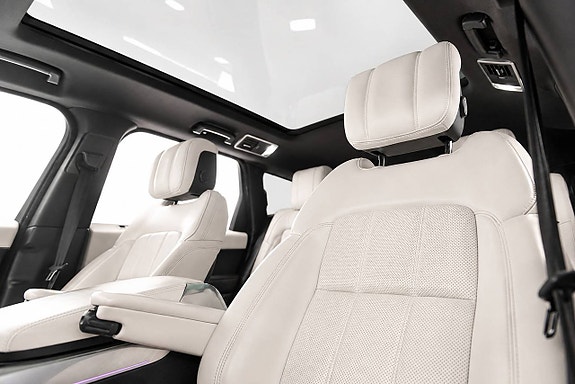 Land Rover Range Rover Sport 16 of 30