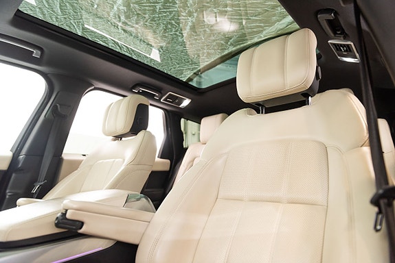 Land Rover Range Rover Sport 18 of 30
