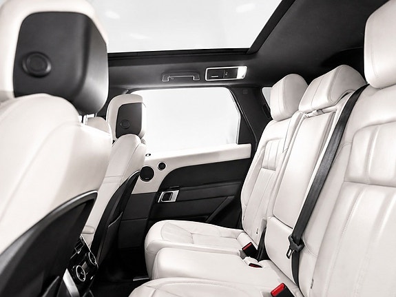 Land Rover Range Rover Sport 14 of 30
