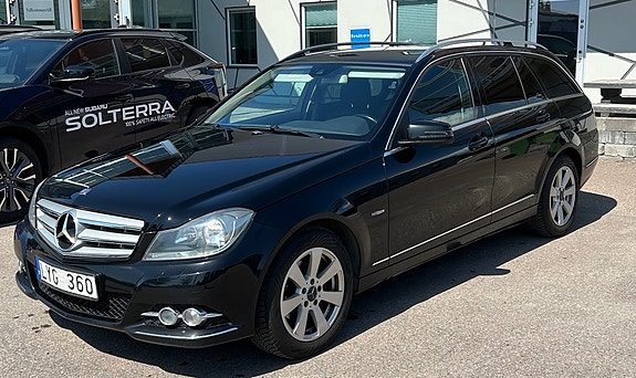 Mercedes-Benz C180 2 of 5