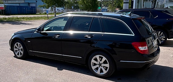 Mercedes-Benz C180 4 of 5