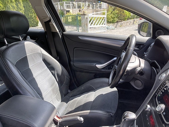 Ford Mondeo 14 of 23