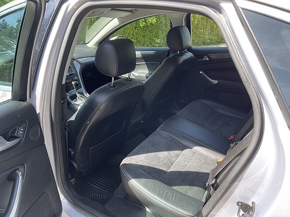 Ford Mondeo 15 of 23