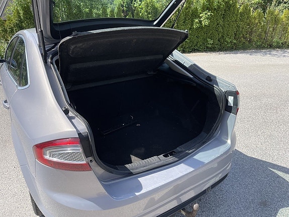 Ford Mondeo 18 of 23