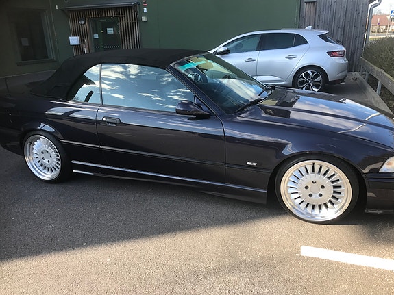 BMW 328i 4 of 5