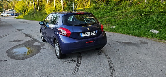 Peugeot 208 4 of 5