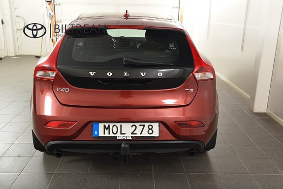 Volvo V40 4 of 5