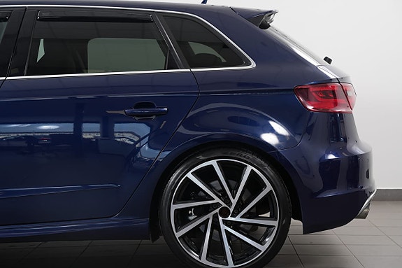 Audi S3 4 of 5
