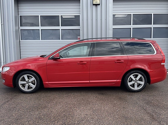 Volvo V70 2 of 5