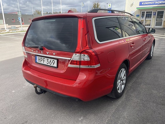 Volvo V70 4 of 5
