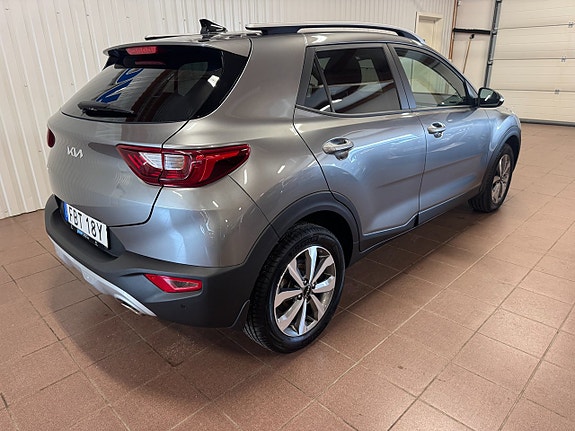 Kia Stonic 2 of 5