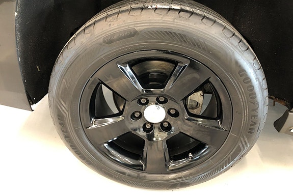 Chevrolet Suburban 13 of 13