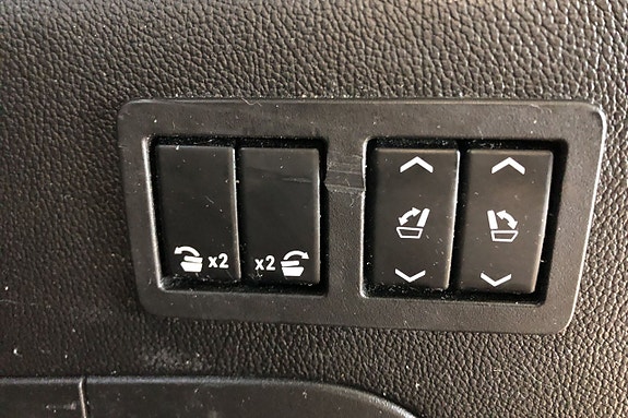 Chevrolet Suburban 11 of 13