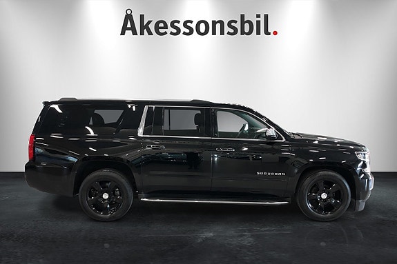 Chevrolet Suburban 3 of 13