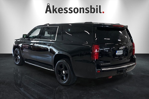 Chevrolet Suburban 5 of 13