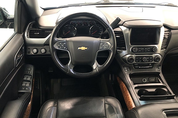 Chevrolet Suburban 9 of 13
