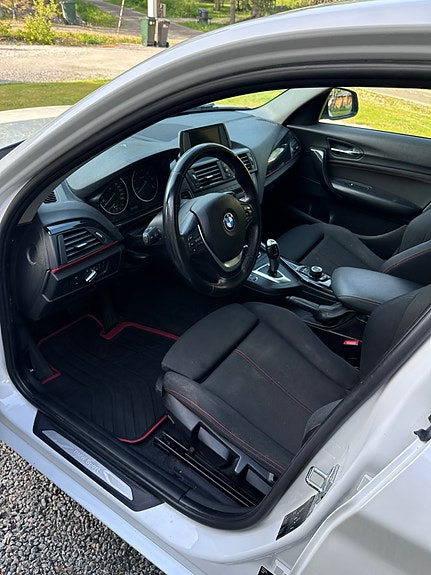 BMW 118d 4 of 5