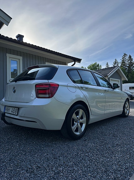 BMW 118d 3 of 5