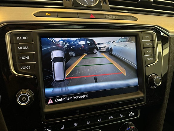 Volkswagen Passat 23 of 30