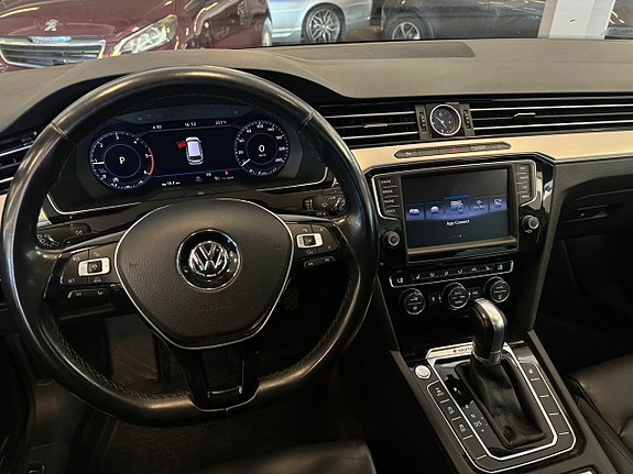 Volkswagen Passat 17 of 30