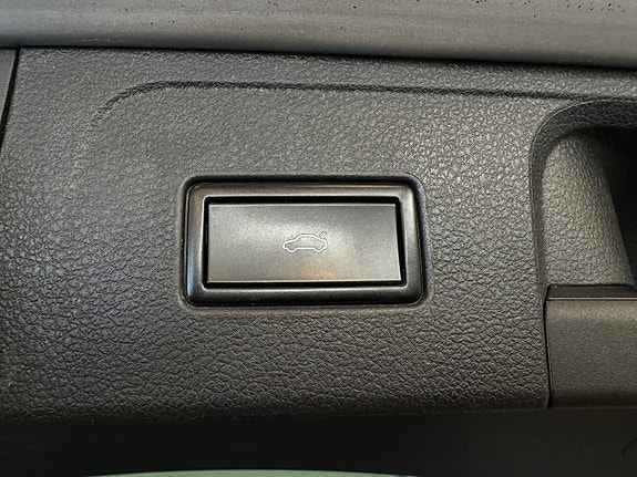 Volkswagen Passat 10 of 30