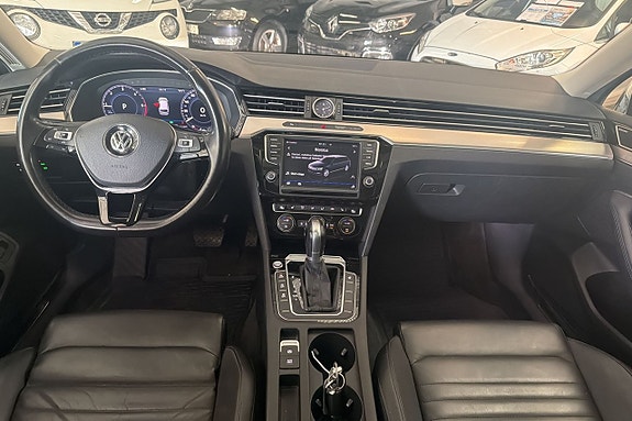 Volkswagen Passat 13 of 24