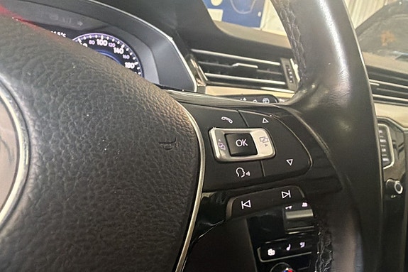 Volkswagen Passat 18 of 24