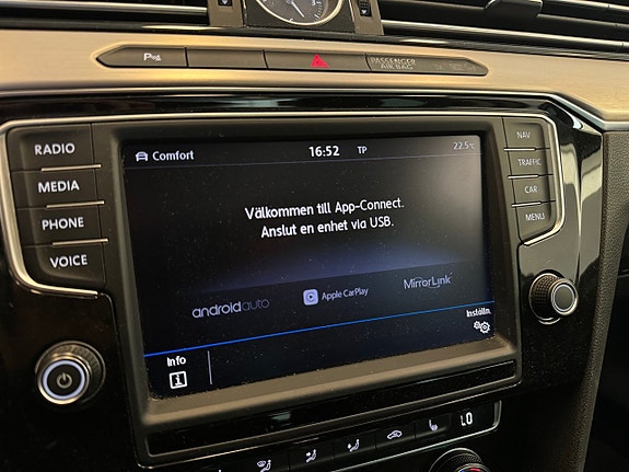 Volkswagen Passat 22 of 30
