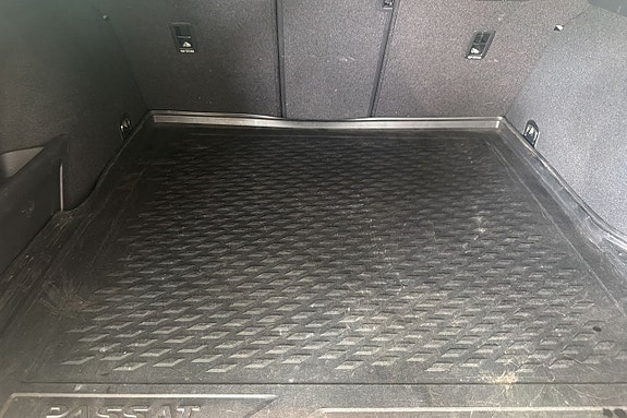 Volkswagen Passat 9 of 24
