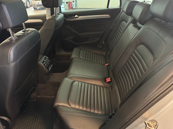 Volkswagen Passat 15 of 30