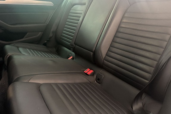 Volkswagen Passat 10 of 24