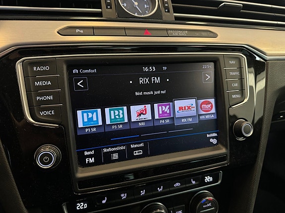 Volkswagen Passat 24 of 30