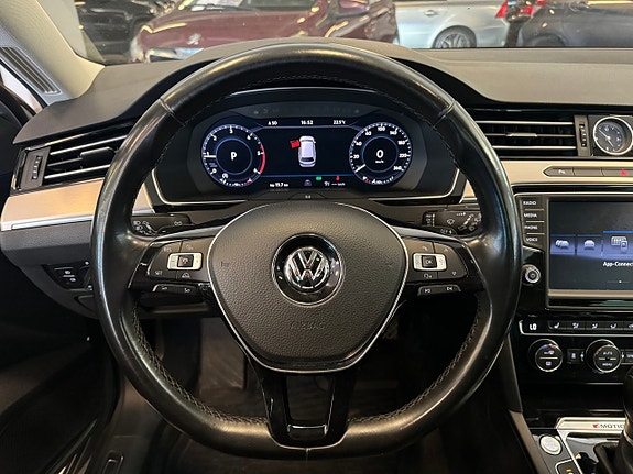Volkswagen Passat 18 of 30