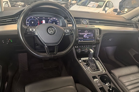 Volkswagen Passat 12 of 24