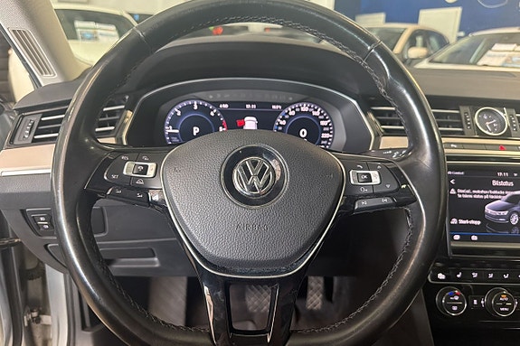 Volkswagen Passat 14 of 24