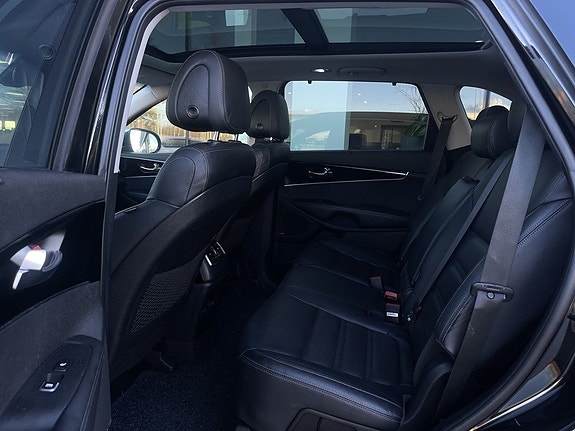 Kia Sorento 12 of 24