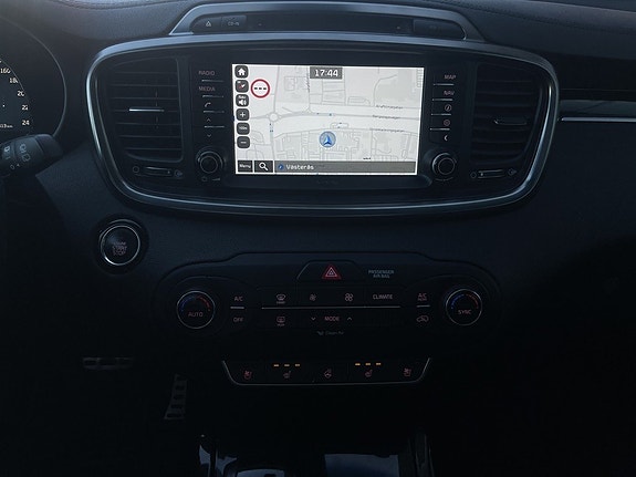 Kia Sorento 17 of 24