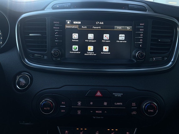 Kia Sorento 16 of 24
